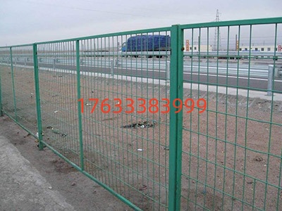 公路護(hù)欄網(wǎng)圖片2