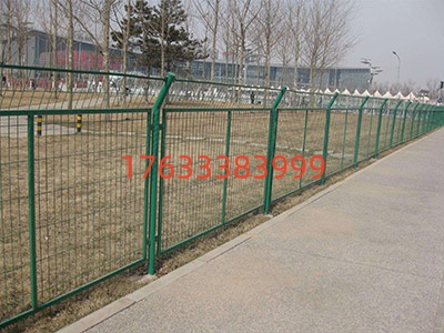 公路護(hù)欄網(wǎng)圖片3