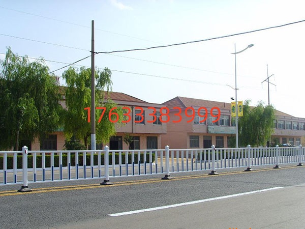 市政護(hù)欄現(xiàn)貨圖片4