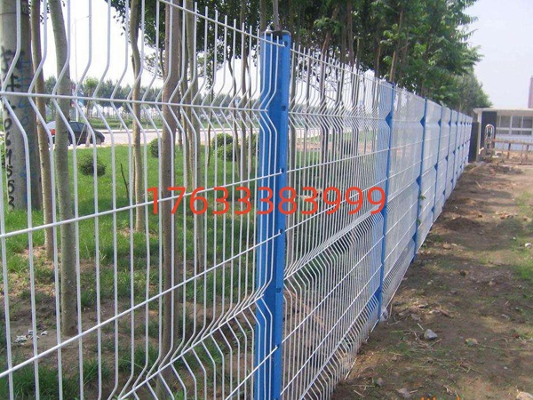 三角折彎護(hù)欄圖片4